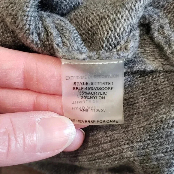 Sugar+Lips Gray Twist Front Sweater Size Medium/Large - Picture 4 of 8